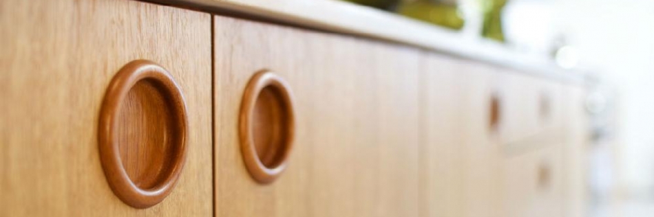 Hand turned Inset drawer handles, these can be turned in several diameters to suit you requirments.
